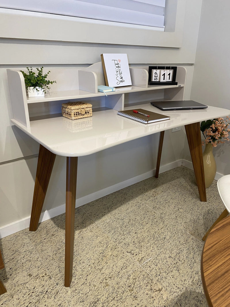 Escrivaninha com Nichos